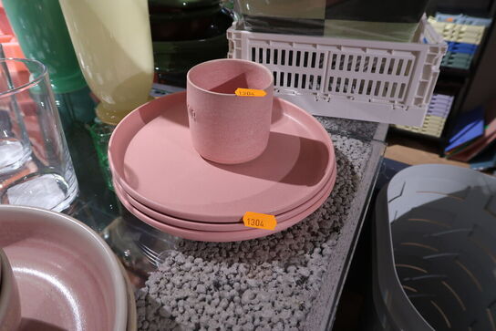 3 stk. tallerkner samt krus JULIE DAMHUS