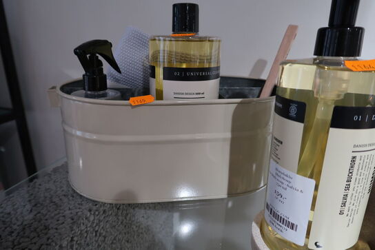 Spand med indhold HUMDAKIN