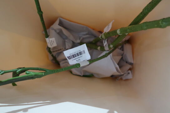 2 stk. kasser med div. kunstige blomster