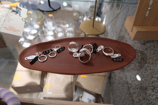 Fad med div. Ringe og øreringe