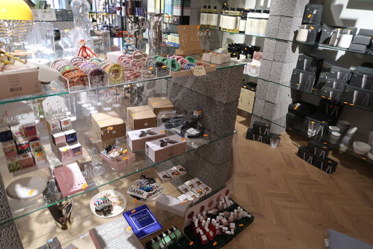 Reolsystem uden indhold