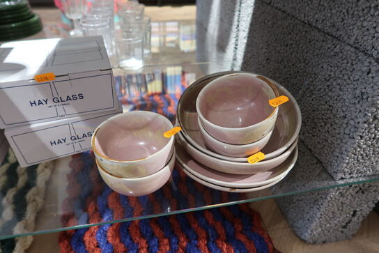 2 stk. tallerkner samt 6 stk. skåle HKLIVING