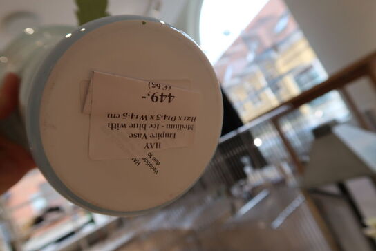 2 stk. vaser HAY, BOTANE med div. Kunstige blomster