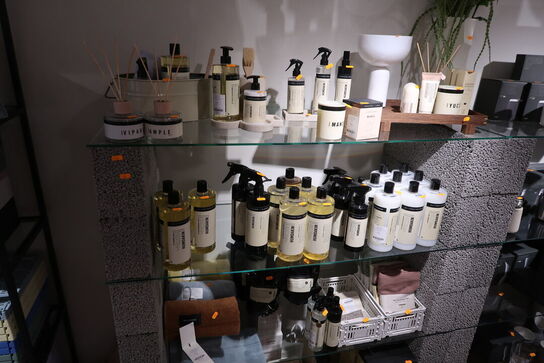 2 stk. reolsystemer uden indhold