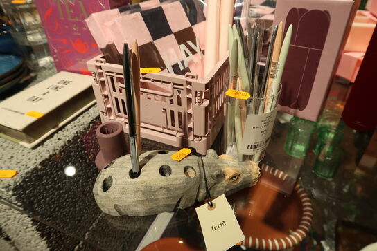 Kasse med div. Lys, servietter HAY m.m.