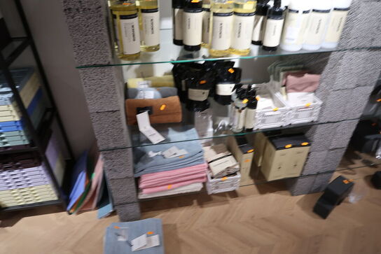 2 stk. reolsystemer uden indhold