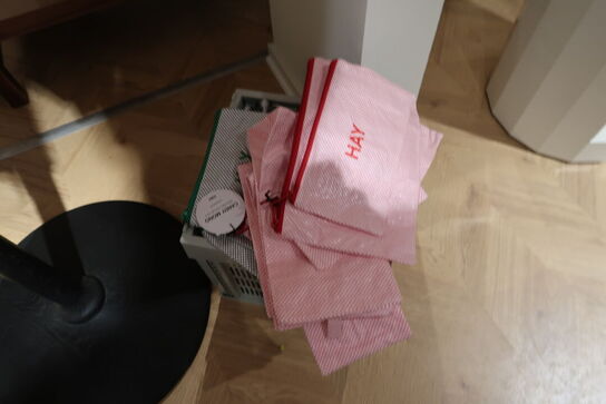 Div. Toilettasker HAY Candy Mono Wash Bag