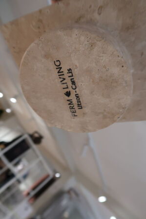 Vase FERM LIVING med div. kunstige blomster