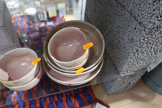 2 stk. tallerkner samt 6 stk. skåle HKLIVING