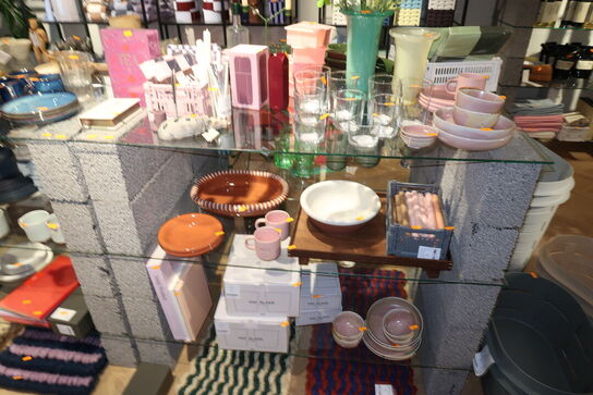 Reolsystem uden indhold