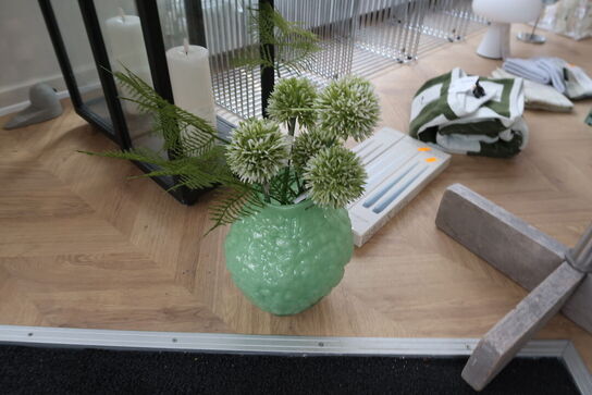 Vase BYON med div. Kunstige blomster