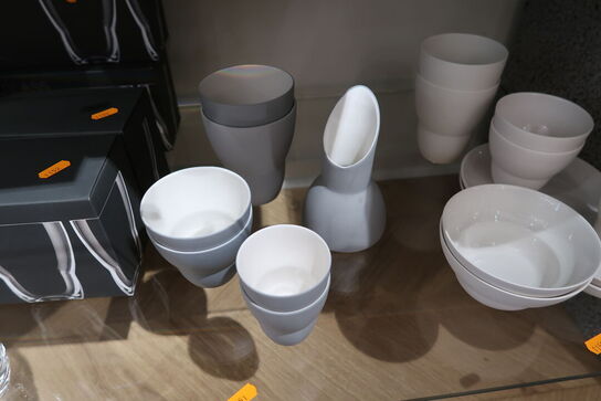 6 stk. krus samt mælkekande VIPP