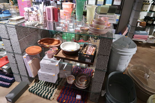 Reolsystem uden indhold