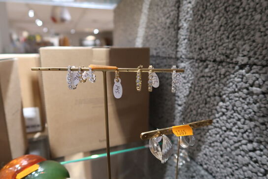 2 stk. stativer med øreringe