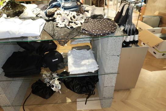 Reolsystem uden indhold