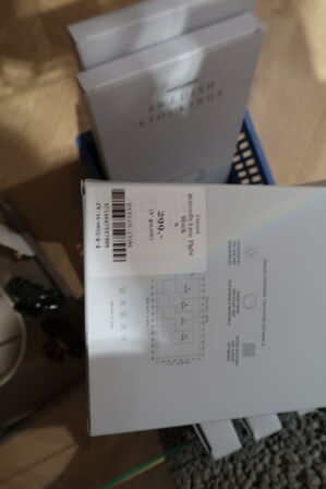 Plastikkasse med div. Strømpebukser GANNI