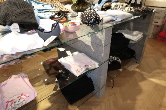 Reolsystem uden indhold