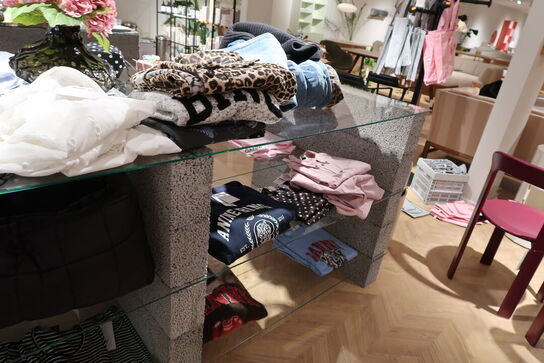 Reolsystem uden indhold