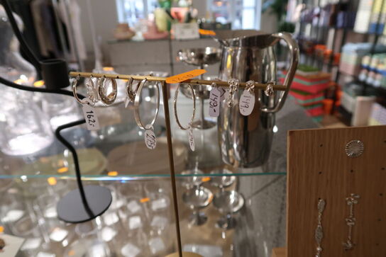 Stativ med div. Øreringe