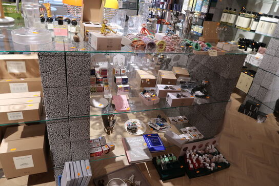 Reolsystem uden indhold