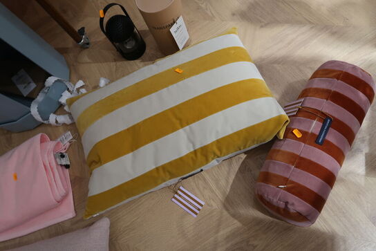 ByFlou.com ApS - Houmøllers Møbler *Del 2 - Brugskunst m.m. af MONTANA, GEORG JENSEN, HAY, KAY BOJESEN, VIPP m.fl.*