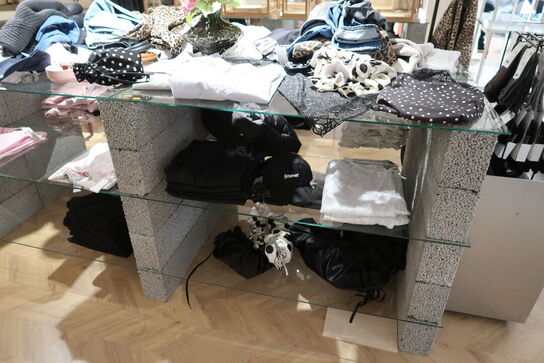 Reolsystem uden indhold