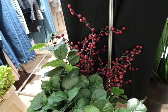 Kasse med div. Kunstige blomster