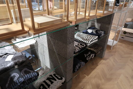 Reolsystem uden indhold