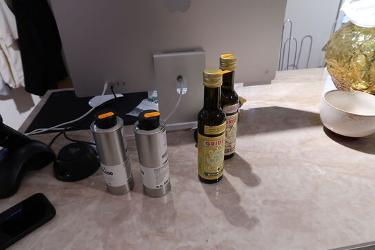 4 stk. olie NICOLAS VAHE m.fl.