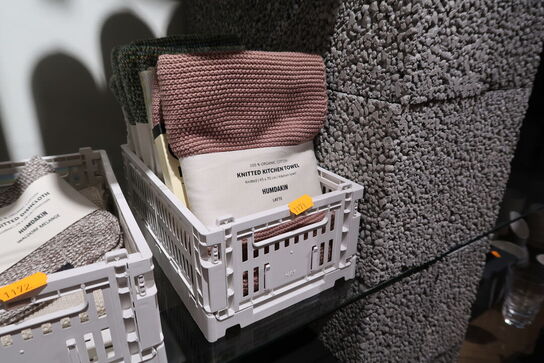 Kasse med viskestykker HUMDAKIN