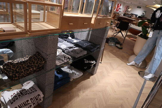 Reolsystem uden indhold