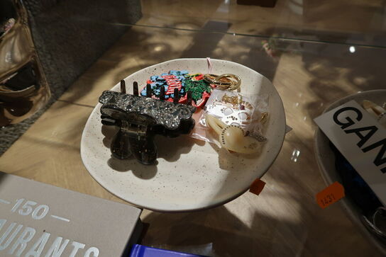 2 stk. fade med div. Hårspænder