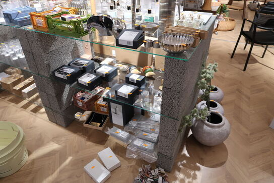 Reolsystem uden indhold