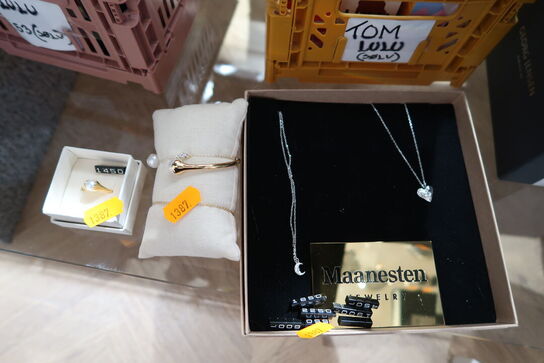 Div. Halskæder, armbånd samt ring MAANESTEN