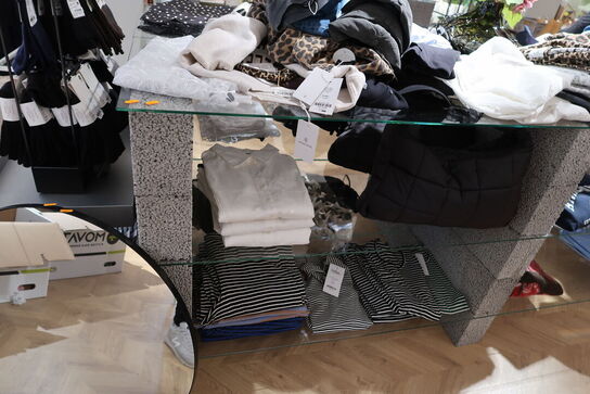 Reolsystem uden indhold