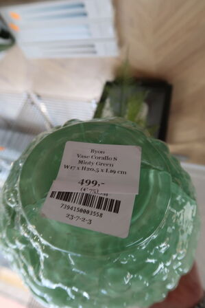 Vase BYON med div. Kunstige blomster