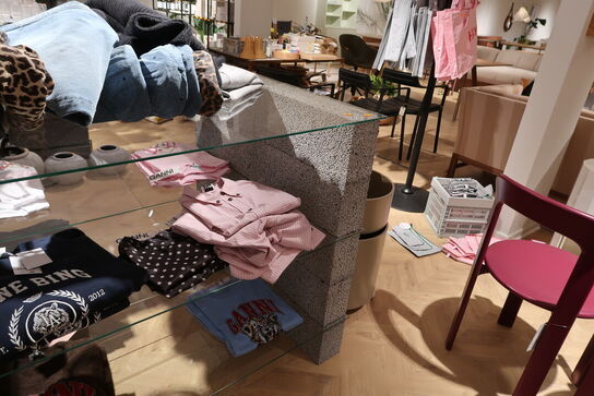 Reolsystem uden indhold