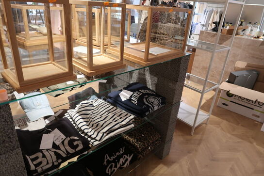 Reolsystem uden indhold