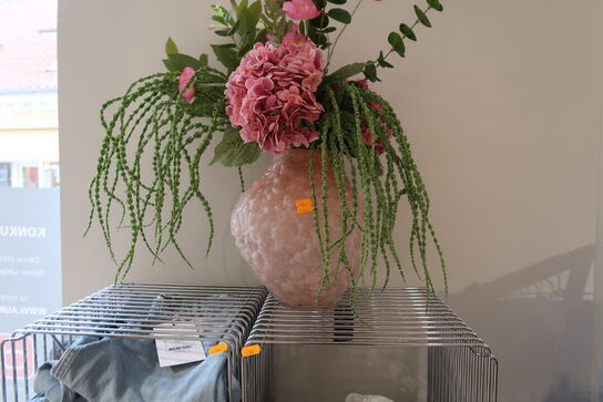 Vase FERM LIVING med div. Kunstige blomster