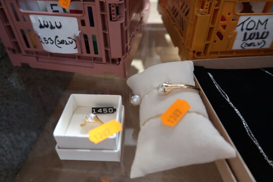 Div. Halskæder, armbånd samt ring MAANESTEN