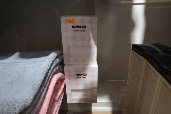 2 kasser svampe HUMDAKIN samt Div. Håndklæder MAGNIBERG