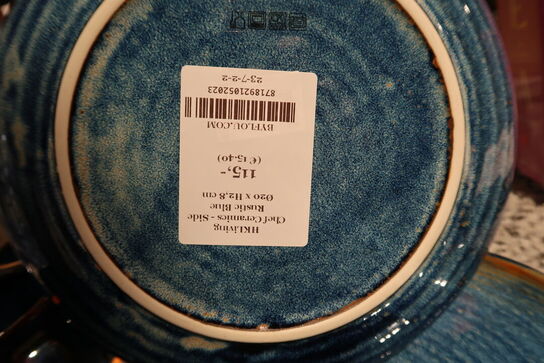 3 stk. tallerkner, 2 stk. skåle samt 3 stk. krus HKLIVING