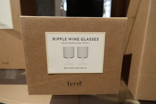 3 pakker glas FERM LIVING Ripple Wine