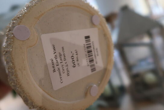 2 stk. vaser HAY, BOTANE med div. Kunstige blomster