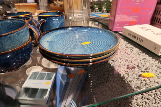 3 stk. tallerkner, 2 stk. skåle samt 3 stk. krus HKLIVING