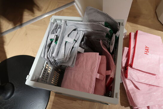 Div. Toilettasker HAY Candy Mono Wash Bag