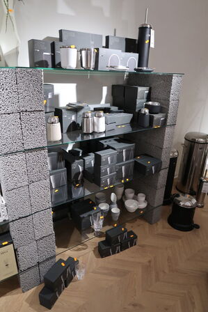 2 stk. reolsystemer uden indhold