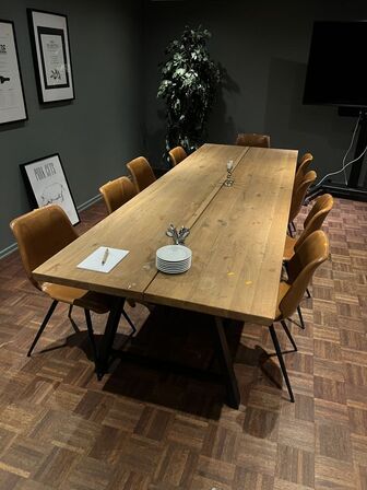 Massivt plankebord (uden stole)