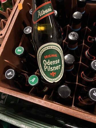 8 ks. blandet øl bl.a. ALBANI