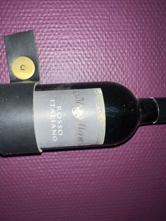 18 stk. vinophæng inkl. vin